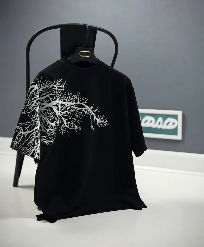 BLACK OVERSIZED TEE-SHIRT
